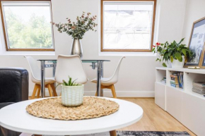 Spacious WEST LONDON Apartment - GREAT LOCATION